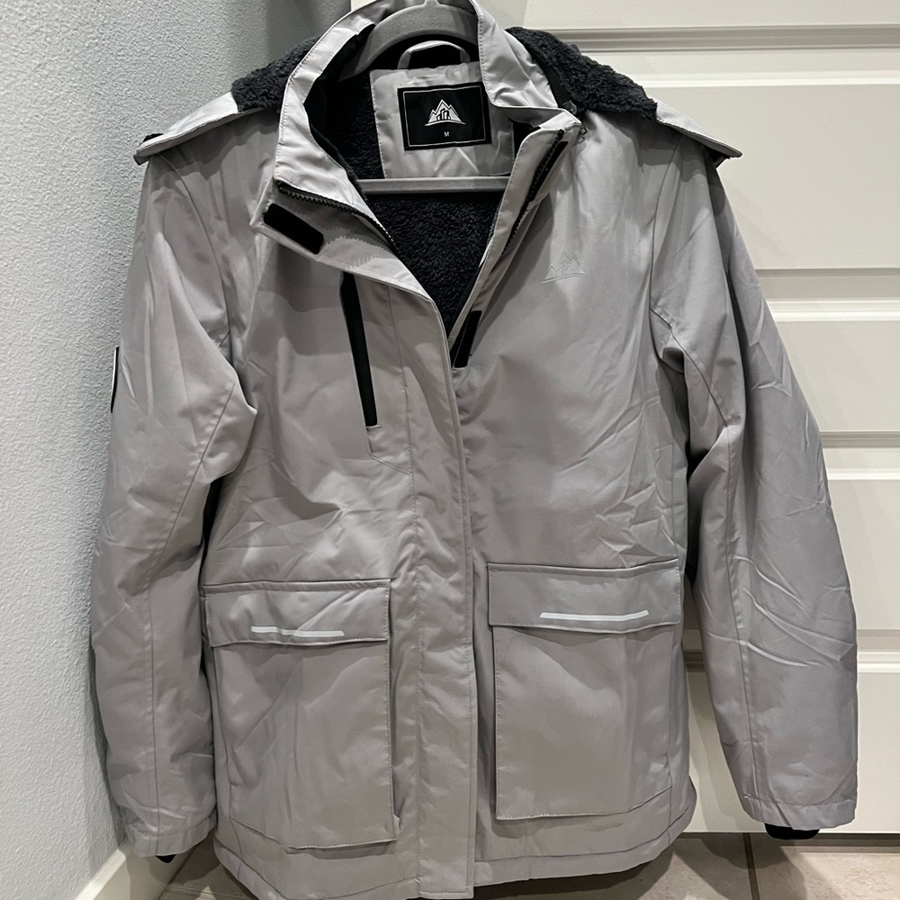 Women’s Waterproof Winter Ski/Snowboarding Jacket, Size M